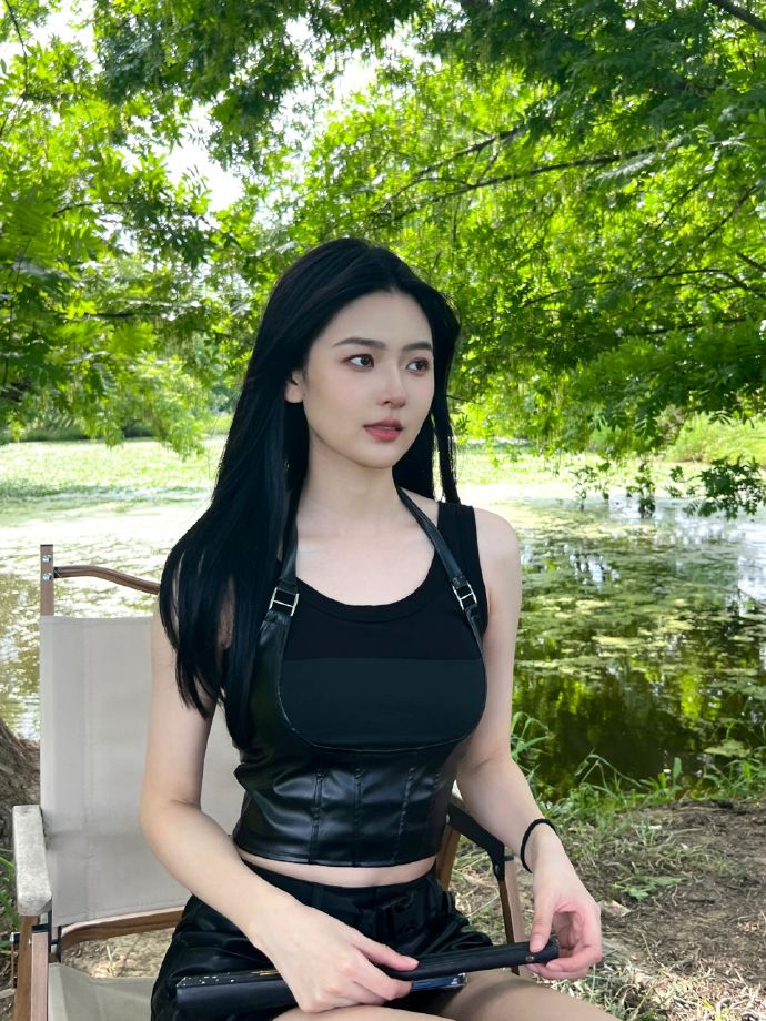 奇怪的她